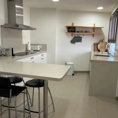 Bermuda Beach, אסטפונה